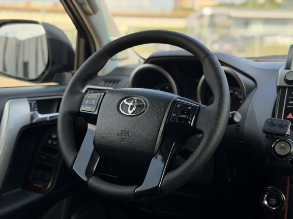 Toyota Land Cruiser Prado 150 Series Рестайлинг 1 с пробегом 2015 года, цена 3 615 000 рублей, 185267 км, внедорожник, Автокод Объявления