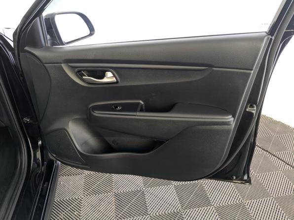 Kia Rio IV Рестайлинг с пробегом 2021 года, цена 1 750 000 рублей, 93397 км, хэтчбек, Автокод Объявления