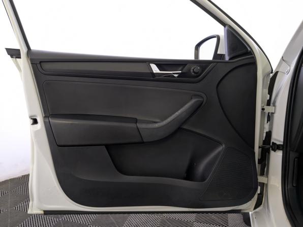 Skoda Rapid I Рестайлинг с пробегом 2019 года, цена 920 000 рублей, 149012 км, лифтбек, Автокод Объявления