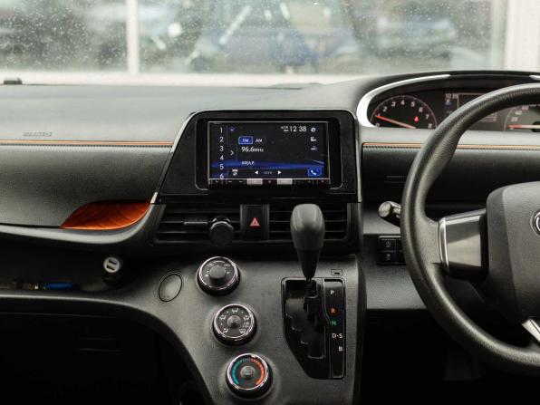 Toyota Sienta II Рестайлинг с пробегом 2021 года, цена 1 535 000 рублей, 107623 км, компактвэн, Автокод Объявления