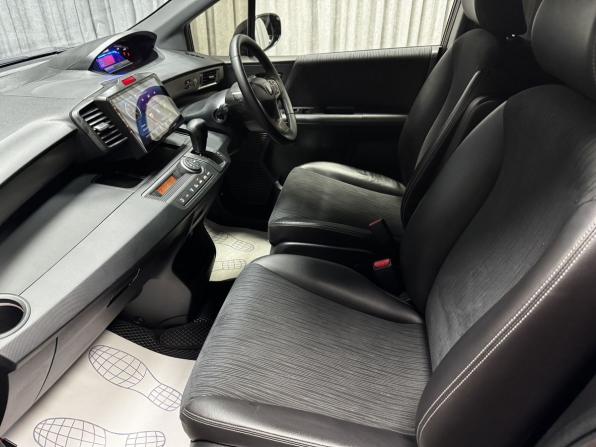 Honda Freed I Рестайлинг с пробегом 2012 года, цена 1 270 000 рублей, 207009 км, компактвэн, Автокод Объявления
