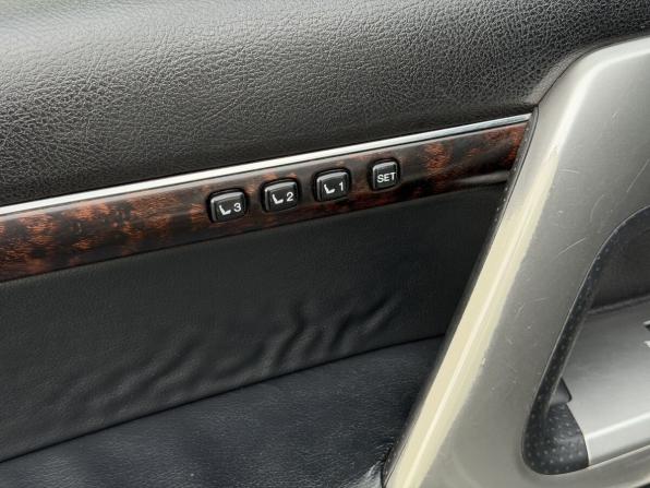 Toyota Land Cruiser 200 Series Рестайлинг 1 с пробегом 2012 года, цена 2 990 000 рублей, 318848 км, внедорожник, Автокод Объявления