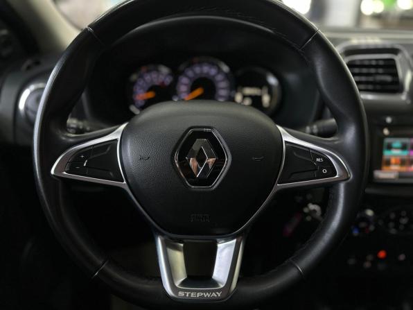 Renault Logan II Рестайлинг с пробегом 2019 года, цена 1 350 000 рублей, 99430 км, седан, Автокод Объявления