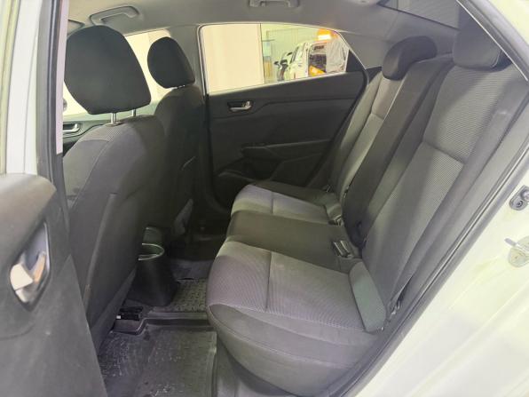 Hyundai Solaris II с пробегом 2017 года, цена 999 000 рублей, 264379 км, седан, Автокод Объявления
