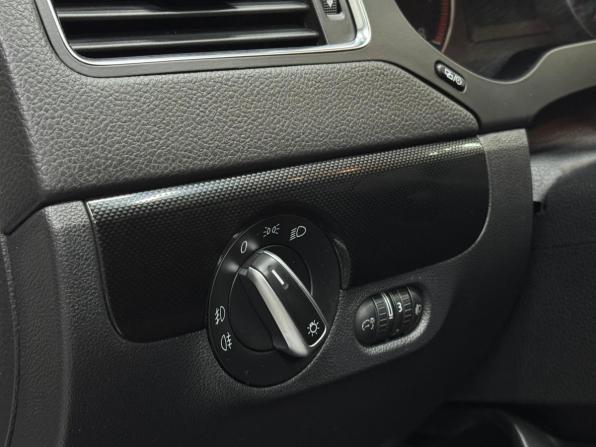 Volkswagen Jetta VI с пробегом 2012 года, цена 1 047 000 рублей, 157900 км, седан, Автокод Объявления