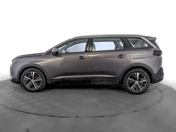 Peugeot 5008 II Рестайлинг с пробегом 2021 года, цена 3 165 000 рублей, 8200 км, внедорожник, Автокод Объявления