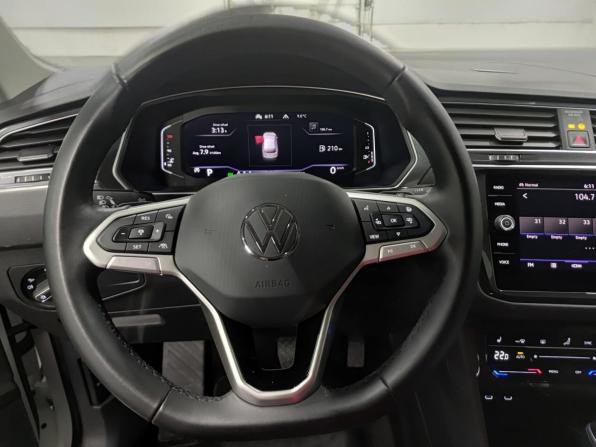 Volkswagen Tiguan II Рестайлинг с пробегом 2021 года, цена 4 079 000 рублей, 33699 км, внедорожник, Автокод Объявления