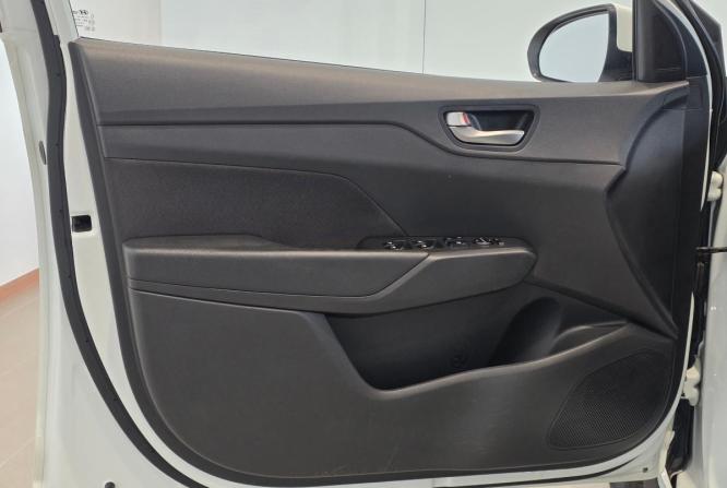 Hyundai Solaris II с пробегом 2018 года, цена 1 160 000 рублей, 244583 км, седан, Автокод Объявления