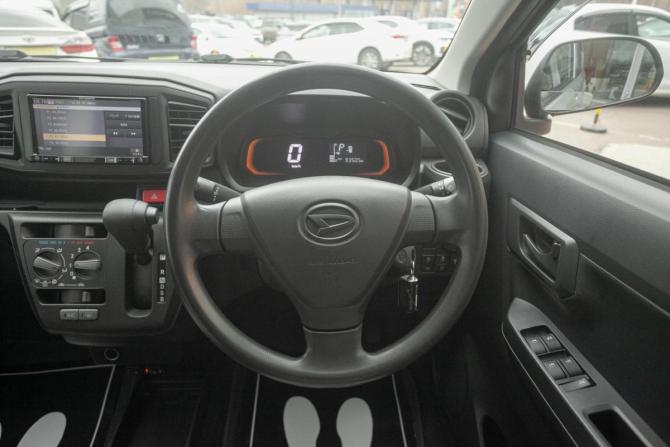 Daihatsu Mira e:S II с пробегом 2018 года, цена 635 000 рублей, 93500 км, хэтчбек, Автокод Объявления