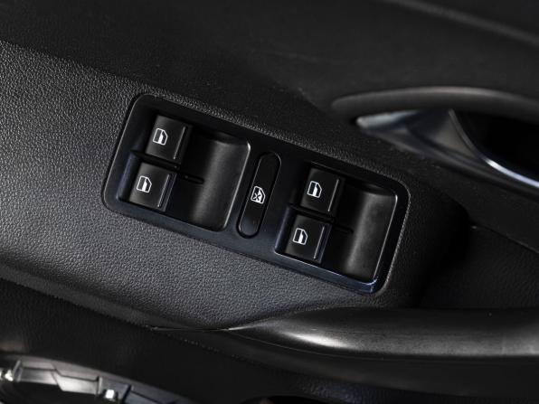 Volkswagen Polo V Рестайлинг с пробегом 2017 года, цена 1 299 000 рублей, 190025 км, седан, Автокод Объявления
