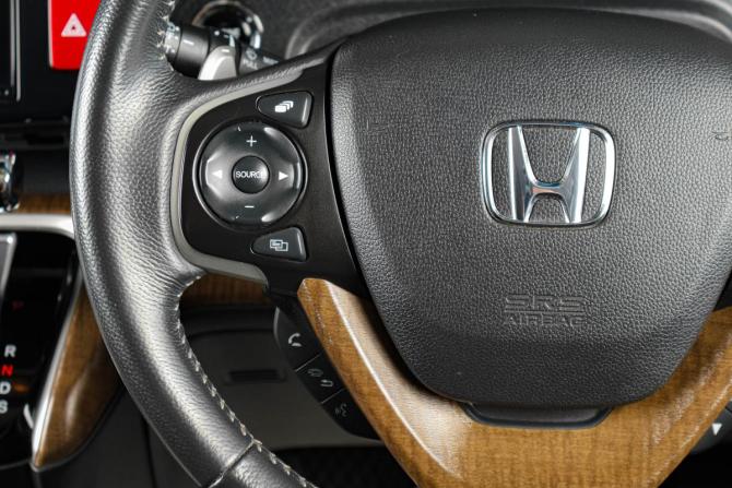 Honda Stepwgn V Рестайлинг с пробегом 2020 года, цена 2 449 000 рублей, 92000 км, минивэн, Автокод Объявления
