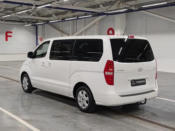 Hyundai H-1 II Рестайлинг с пробегом 2015 года, цена 1 699 000 рублей, 281157 км, минивэн, Автокод Объявления