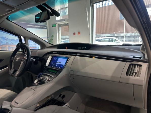 Toyota Prius III (XW30) с пробегом 2010 года, цена 1 059 000 рублей, 282600 км, лифтбек, Автокод Объявления