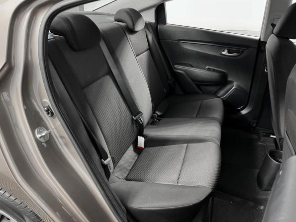 Kia Rio IV Рестайлинг с пробегом 2021 года, цена 1 675 000 рублей, 117922 км, седан, Автокод Объявления