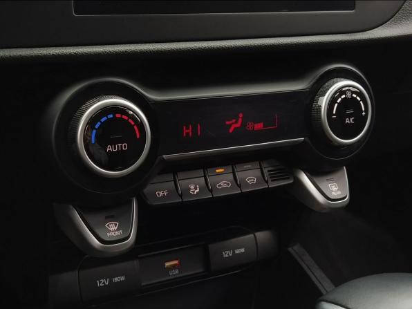 Kia Rio IV Рестайлинг с пробегом 2022 года, цена 1 845 000 рублей, 53031 км, хэтчбек, Автокод Объявления