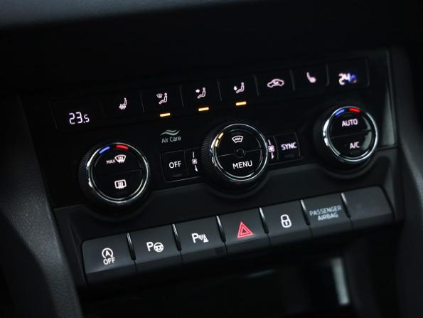 Skoda Karoq I с пробегом 2020 года, цена 2 449 000 рублей, 109210 км, внедорожник, Автокод Объявления