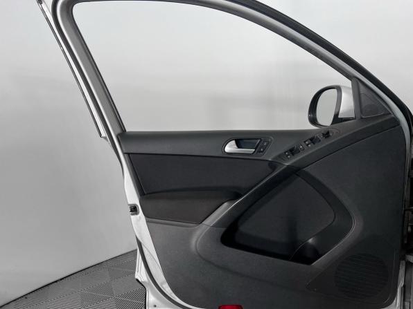Volkswagen Tiguan I Рестайлинг с пробегом 2013 года, цена 1 099 000 рублей, 125000 км, внедорожник, Автокод Объявления