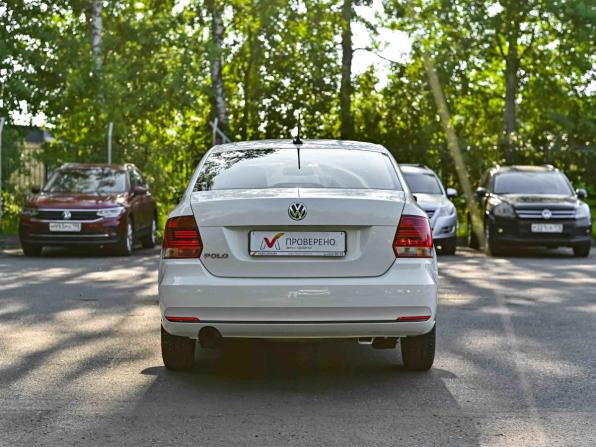Volkswagen Polo V Рестайлинг с пробегом 2017 года, цена 940 000 рублей, 102671 км, седан, Автокод Объявления