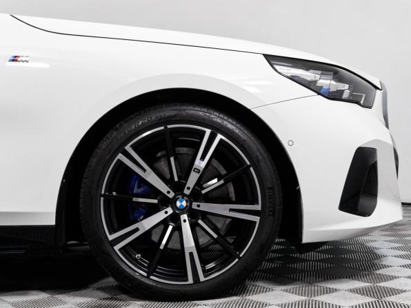 BMW 5 серии VIII (G60/G61/G68) с пробегом 2024 года, цена 8 325 000 рублей, 16778 км, седан, Автокод Объявления
