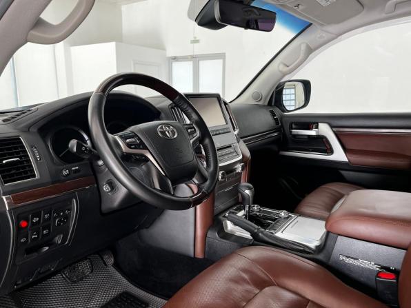 Toyota Land Cruiser 200 Series Рестайлинг 2 с пробегом 2015 года, цена 4 870 000 рублей, 252565 км, внедорожник, Автокод Объявления