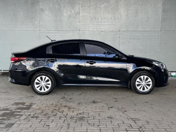 Kia Rio IV Рестайлинг с пробегом 2021 года, цена 1 695 000 рублей, 45629 км, седан, Автокод Объявления