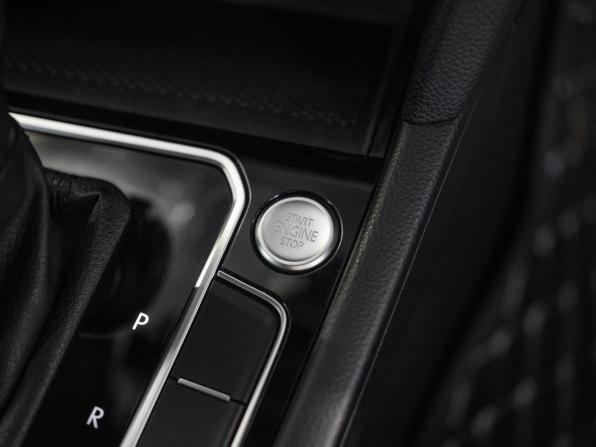 Volkswagen Passat B8 Рестайлинг с пробегом 2021 года, цена 2 089 500 рублей, 52961 км, седан, Автокод Объявления