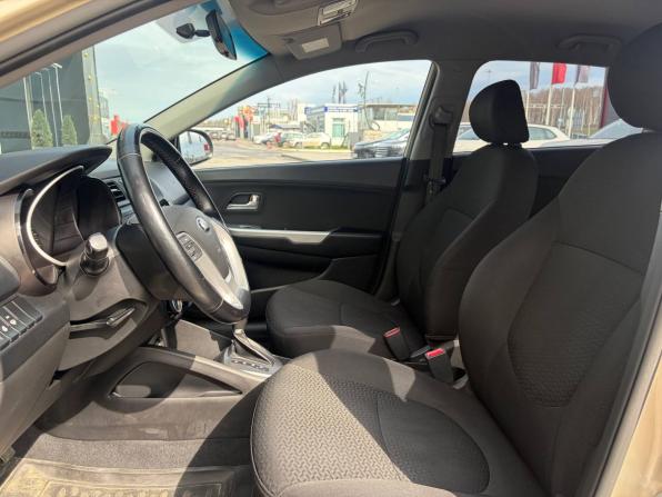 Kia Rio III Рестайлинг с пробегом 2015 года, цена 955 000 рублей, 134733 км, хэтчбек, Автокод Объявления