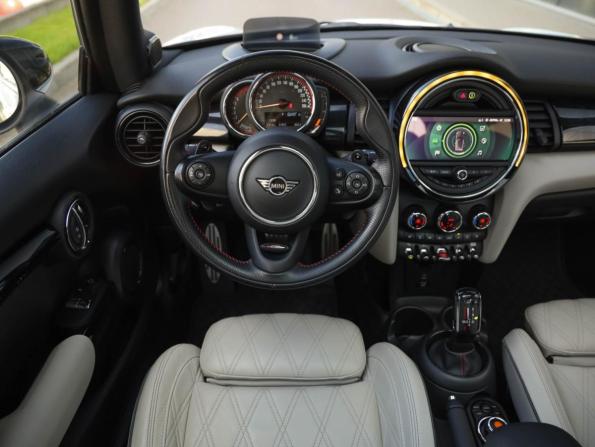 Mini Hatch III (F55/F56) Рестайлинг с пробегом 2020 года, цена 3 199 000 рублей, 51926 км, хэтчбек, Автокод Объявления