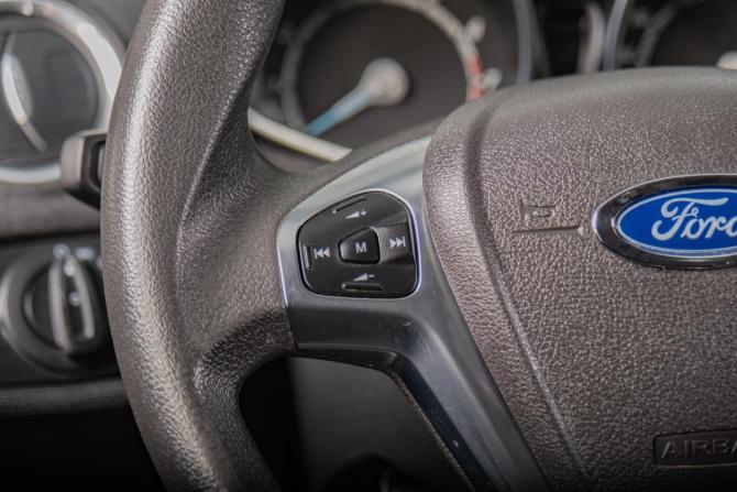 Ford Fiesta Mk6 Рестайлинг с пробегом 2015 года, цена 749 000 рублей, 137000 км, седан, Автокод Объявления