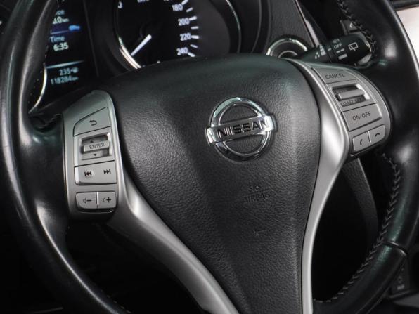 Nissan Qashqai II с пробегом 2016 года, цена 1 696 000 рублей, 118284 км, внедорожник, Автокод Объявления