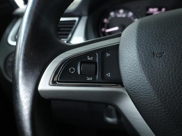 Skoda Rapid I с пробегом 2014 года, цена 889 000 рублей, 144037 км, лифтбек, Автокод Объявления