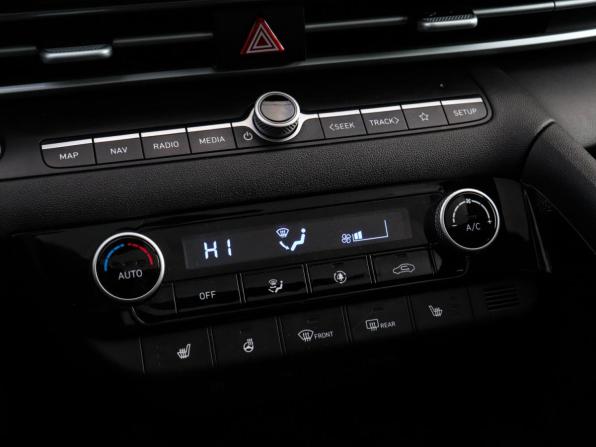 Hyundai Elantra VII (CN7) Рестайлинг с пробегом 2024 года, цена 2 440 000 рублей, 24202 км, седан, Автокод Объявления