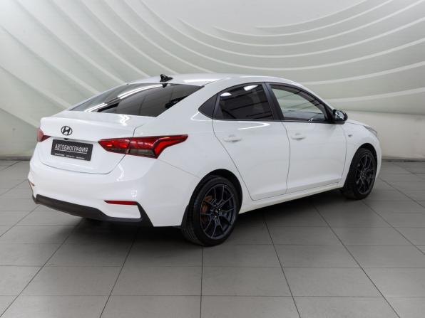Hyundai Solaris II с пробегом 2017 года, цена 1 048 000 рублей, 186322 км, седан, Автокод Объявления