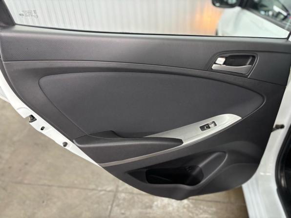 Hyundai Solaris I Рестайлинг с пробегом 2015 года, цена 1 097 000 рублей, 159676 км, хэтчбек, Автокод Объявления