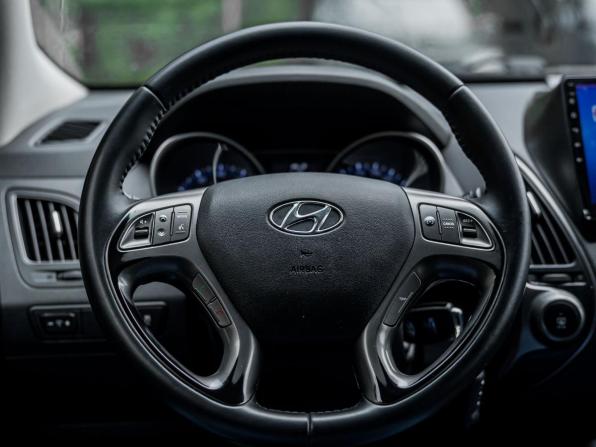 Hyundai ix35 I Рестайлинг с пробегом 2014 года, цена 984 000 рублей, 293981 км, внедорожник, Автокод Объявления