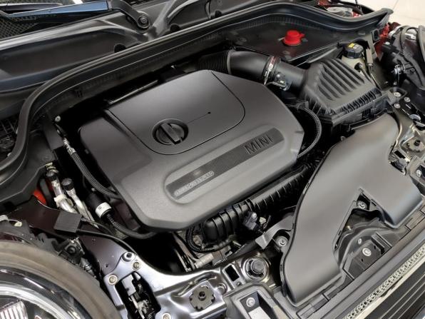 Mini Hatch III (F55/F56) Рестайлинг с пробегом 2020 года, цена 2 395 000 рублей, 46120 км, хэтчбек, Автокод Объявления