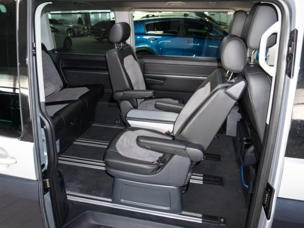 Volkswagen Multivan T6 Рестайлинг с пробегом 2020 года, цена 4 700 000 рублей, 138066 км, минивэн, Автокод Объявления