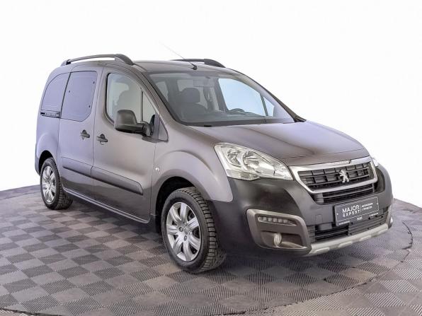Peugeot Partner II Рестайлинг 2 с пробегом 2017 года, цена 1 410 000 рублей, 130755 км, компактвэн, Автокод Объявления