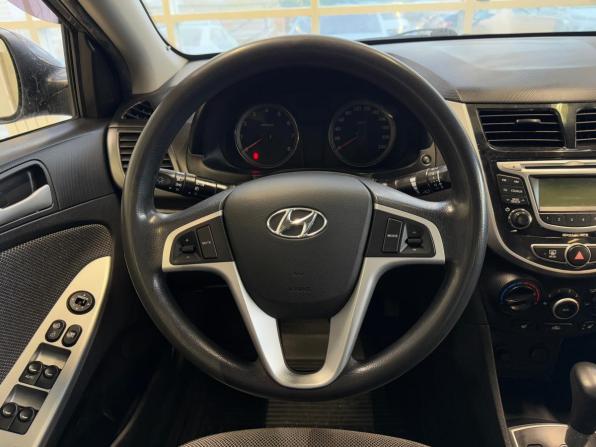 Hyundai Solaris I с пробегом 2013 года, цена 930 000 рублей, 124000 км, седан, Автокод Объявления
