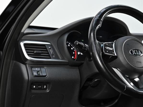 Kia Optima IV Рестайлинг с пробегом 2019 года, цена 1 059 000 рублей, 71189 км, седан, Автокод Объявления