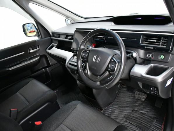 Honda Stepwgn V Рестайлинг с пробегом 2019 года, цена 2 425 000 рублей, 86118 км, минивэн, Автокод Объявления