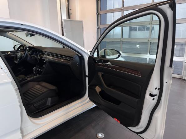 Volkswagen Passat B8 с пробегом 2018 года, цена 2 260 000 рублей, 110615 км, седан, Автокод Объявления