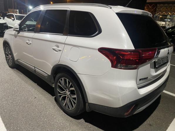 Mitsubishi Outlander III Рестайлинг 2 с пробегом 2015 года, цена 1 295 000 рублей, 275000 км, внедорожник, Автокод Объявления