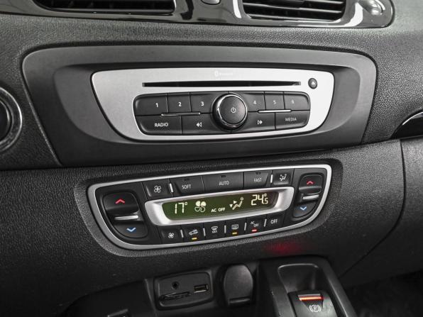 Renault Scenic III Рестайлинг 2 с пробегом 2015 года, цена 1 365 000 рублей, 179632 км, компактвэн, Автокод Объявления