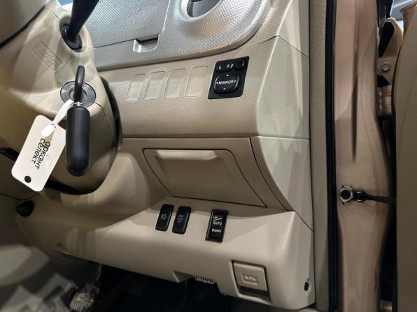 Toyota Porte I с пробегом 2011 года, цена 657 000 рублей, 245331 км, минивэн, Автокод Объявления