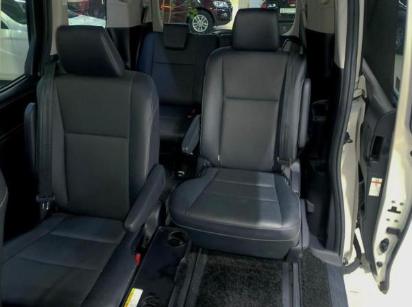 Toyota Esquire I с пробегом 2015 года, цена 1 999 000 рублей, 142500 км, минивэн, Автокод Объявления