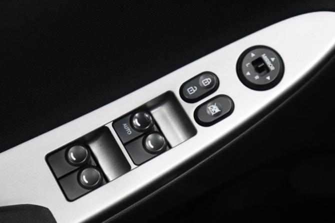 Hyundai Solaris I Рестайлинг с пробегом 2015 года, цена 877 000 рублей, 140000 км, седан, Автокод Объявления