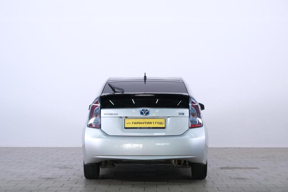 Toyota Prius III Рестайлинг (XW30) Омск  - изображение 6