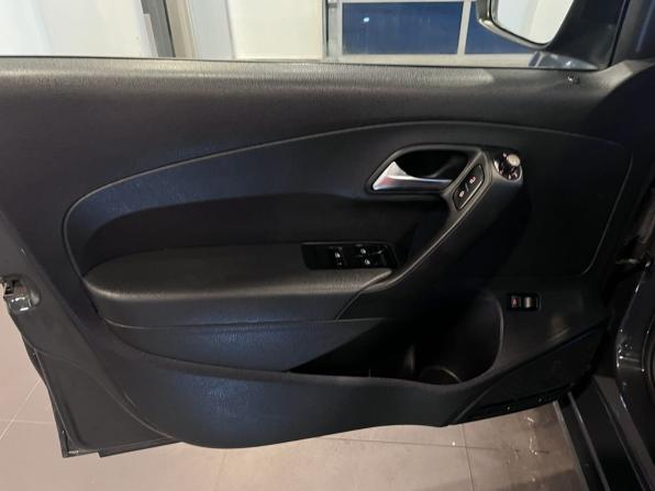 Volkswagen Polo V Рестайлинг с пробегом 2017 года, цена 1 266 000 рублей, 82000 км, седан, Автокод Объявления