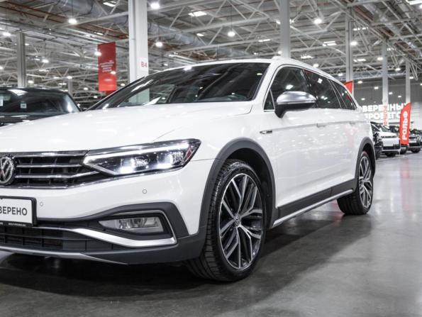 Volkswagen Passat B8 Рестайлинг с пробегом 2019 года, цена 4 039 700 рублей, 92409 км, универсал, Автокод Объявления